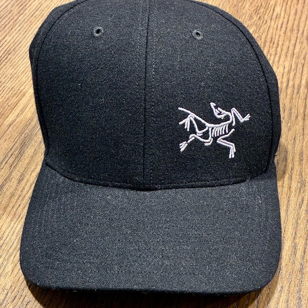 Arc'teryx Black Ballcap with Wool Logo S/M